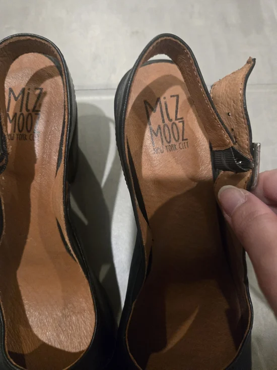 Miz Mooz Black Leather Slingback Pointed-Toe Pumps Size 11 - Picture 2 of 6